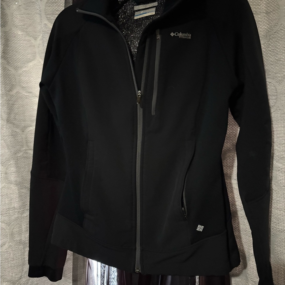 Columbia Women's Black Softshell Jacket